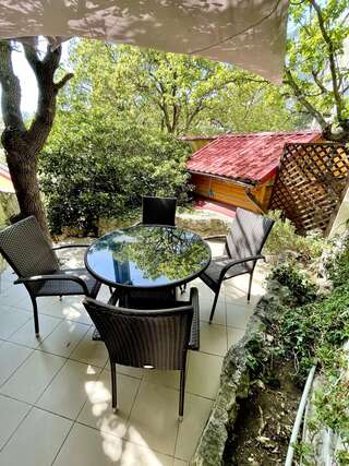 Гостиница Флер Форос Классический четырехместный номер-3